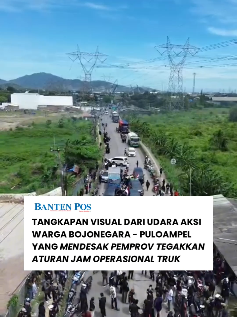 Massa aksi menuntut agar Pemprov Banten dapat mengambil langkah tegas dalam penegakkan aturan jam operasional serta penanganan tambang-tambang ilegal. Berdasaekan pantauan, massa aksi memblokir ruas jalan Puloampel-Bojonegara hingga lumpuh. • Akses gratis e-Paper Banten Pos dengan mengunduh aplikasi BANPOS Digital (Android) https://bit.ly/BanposDigital2 Atau akses melalui https://epaper.banpos.co/ • #Banten #BantenPos #Cilegon #Bojonegara #Puloampel 