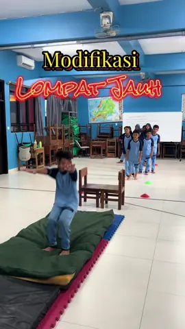 Latihan modifikikasi lompat jauh, usahakan alat yang ada di sekolah harus di manfaatkan untuk olahraga, semangat bapak/ibu guru PJOK #gurupjok #gurutiktok #gurukreatif #gurupjokindonesia #gurudanmurid 