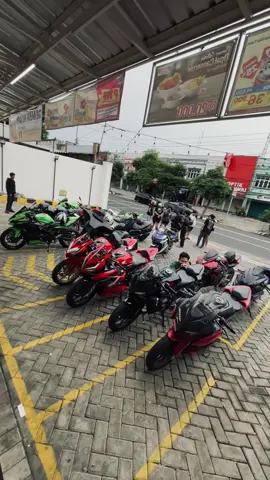 Hiraukan orang baju ijo🗿                                                                                                                     #Motorsport #harleydavidson #fyp 