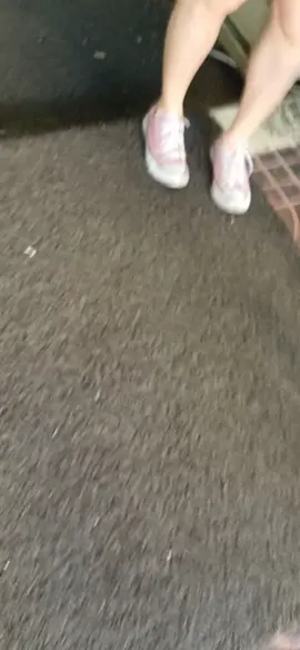 ตอนแรกอ่านจากรีวืวยังไม่ได้คิดอะไรมาก แต่พอมาเจอกับตัวเอง  คือ สุดยอดของความแย่ คือเพื่อนเรามาจาก ตปท. อยากมากินร้านนี้ เราก็พอได้ยินมาบ้างว่าร้านนี้ยังไง แต่เพราะเพื่อนอยากมาลองดู เราเลยอาสามารอคิวให้ตั้งแต่ 7 โมงเช้า พอมาถึงก็มีแต่ชาวต่างชาตื เราได้คิวที่ 3 จอง 5 คน ร้านเปืด 9 โมง เรากะว่าถ้าถึงคิวแล้วเพื่อนยังไม่มา เราจะสั่งอาหารก่อน เพราะรู้ว่าร้านทำช้า แต่ผิดคาด พอถึงคิวเรา คิดว่าน่าจะเป็นลูกสาว หรือ หลานสาวเจ้าของร้าน ถามเราว่ามาครบมั้ย เราก็บอกว่า ยังไม่ครบ เพื่อนกำลังมาอีก 10 นาทีถึง เราขอสั่งอาหารก่อน แต่นางไม่ให้เรานั่งโต๊ะ อ้างว่าคนไม่ครบ นั่งไม่ได้ ....งงอ่ะ ทำไมนั่งไม่ได้ เราก็จ่ายตังค์  ไม่ได้กินฟรี นางก็ไล่เราออกไปรอนอกร้าน ให้เราไปยืนเข้าแถวใหม่ แล้วบอกให้เรามีมารยาทหน่อย แถมยังบอกว่าถ้าเพื่อนเรามาแล้วเราไม่นั่งทานด้วย เป็นเรื่องแน่!!! เฮ้ยยย...นี่ลูกค้า มาจ่ายตังค์ ไม่ได้มาขอกินฟรี ทำกะเราอย่างกับเราเป็นขอทาน😡 บอกตรง ๆ ว่าโมโหมาก อยากกล้บตอนนั้นเลย  เห็นเราเป็นคนไทยแต่งตัวธรรมดา เลยพูดกับเราแบบนี้ ทีกับต่างชาติกลับพูดดี  อ่อ...ก่อนหน้านี้ ยังมี ผญ.ที่น่าจะรับจ้างรอคิวให้ลูกค้ามาบอกเราเรื่องนี้แล้ว แต่เราไม่เชื่อ ไม่คิดว่าจะมีอะไรแย่ ๆ แบบนั้น แล้วก็มีคำถามในใจอีกว่า ผญ.ที่รับจ้างรอคิว ก็ไม่ได้นั่งกิน ทำไมไม่มีใครว่าไร สุดท้าย...เราก็ต้องไปเข้าแถวใหม่ ซักพักเพื่อนเราก็มาถีง เรายืนเข้าแถวจนถึงเกือบ 10 โมง ถึงจะได้โต๊ะ ส่วนนางคู่กรณีก็เอาเมนูมาให้สั่งก่อนเข้าร้าน ท่าทางที่แสดงกับเพื่อนเรา กับ เราคือต่างกันราวฟ้ากับเหว พอเข้าร้านสั่งเครื่องดื่ม เพื่อนเราสั่งโค้ก 1 ขวด ขอแก้ว 2 ใบ พนักงานมนุษย์ป้าบอกถ้าไม่สั่งน้ำแข็ง 1 ถัง ก็ไม่ให้แก้ว!!! ห๊ะ...!!! อะไรนักหนา ร้านแบบนี้ควรเลิกสนับสนุนได้แล้ว แพงไม่ว่า รสชาติก็งั้น ๆ แต่บริการแย่ถึงแย่มาก ที่สุดของที่สุดความแย่  😡😡😡😡😡😡 ถ้าไม่ใช่เพราะะเพื่อนอยากมา เราจะไม่มาเหยียบร้านห่วย ๆ แบบนี้จริง ๆ  🤬🤬🤬🤬 #ร้านเจ๊ไฝ #ไข่เจียวปูเจ๊ไฝ 