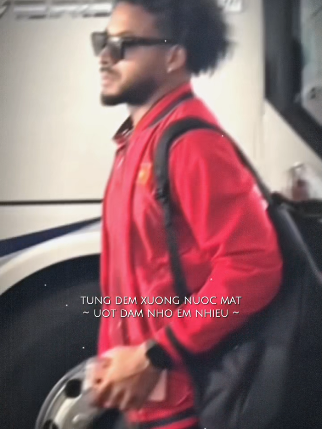 Sẵn sàng 200% cho trận đấu gặp ĐTQG Lào ngày 19/11 . Với sự góp mặt trở lại của Xuan Son . Liệu sự trở lại này cs bùng nổ như trc ? #dtqgvn #vietnam #bongda #xuanson #chuoichien