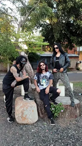 Dia 23/11 em Jaraguá do Sul-SC estaremos tacando o terror no @piratarockbaroficial , ingresso nos stories e no perfil da banda! 🫴🏻🔥 Colem todos #sombrabatera #sototos #voidbass #deathmetal #BlackMetal 