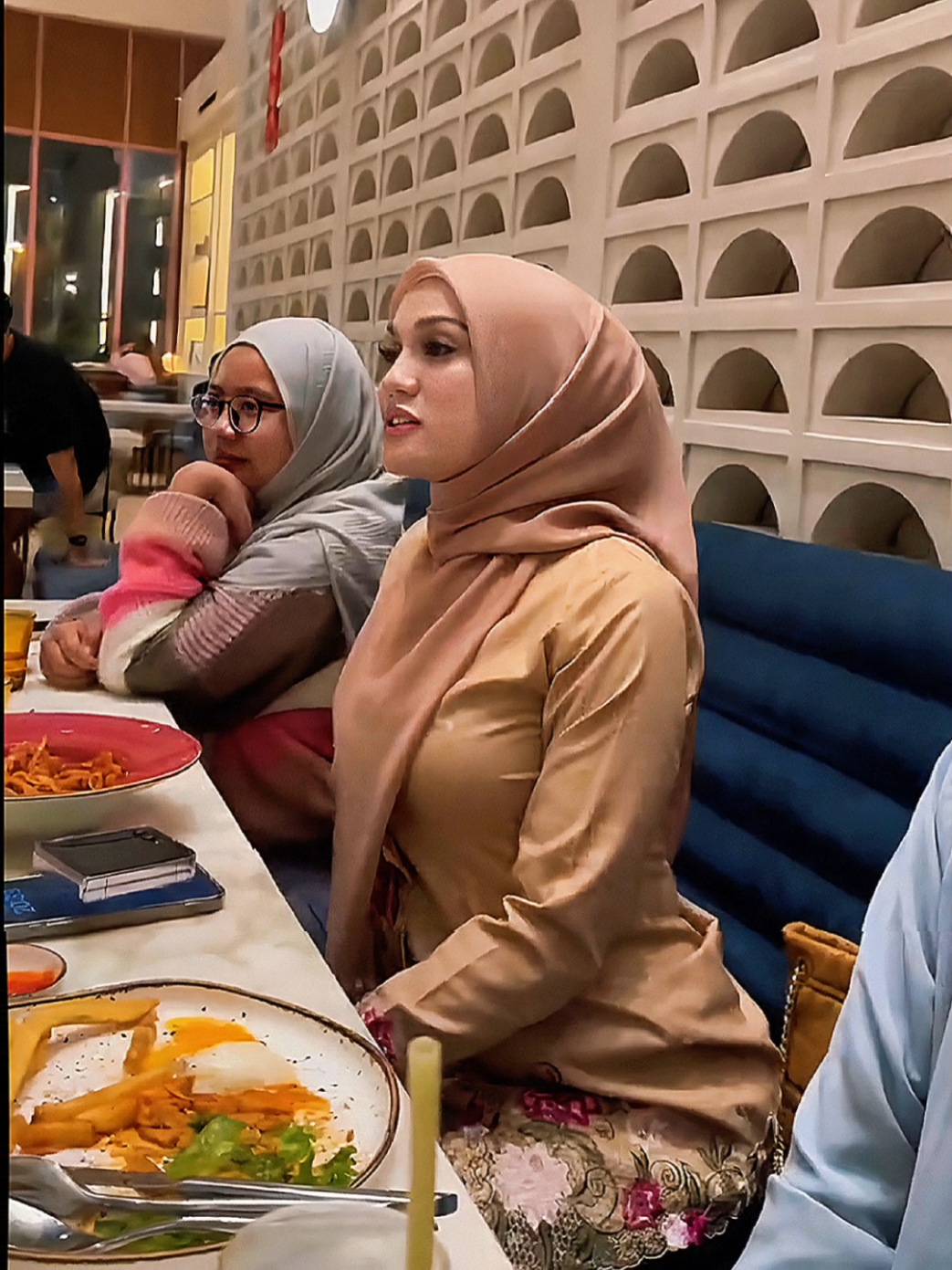 apa tuh ya #fyp #foryoupage #puterisarah #bahancrt #CapCut 