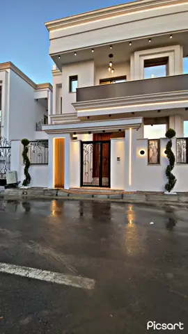 تحفة معمارية من طابقين نظام مفصول ⭐️ الموقع ليبيا طرابلس عين زارة قرب مول عين زارة وجزيرة القرقني  مساحة الارض : 240 متر  مساحة المسقوف : 425 متر  تابع الفيديو شرح كامل ع الفيلا  0921474748 0916360157