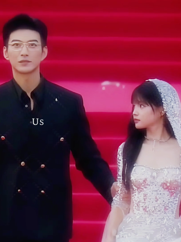 who still can't move on from this? It's me😭😭 I'm not gonna lie they are so gorgeous. Want to see them in awards show again please 🤭 #awards #yulong #yangmiemie #杨咩咩 #于龙 