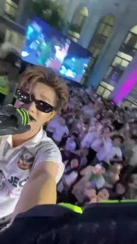 Chụt chụt một cái mà ngoài này nghe rõ luôn:)))#CAPTAINBOY #captainboy #xh #fyp 