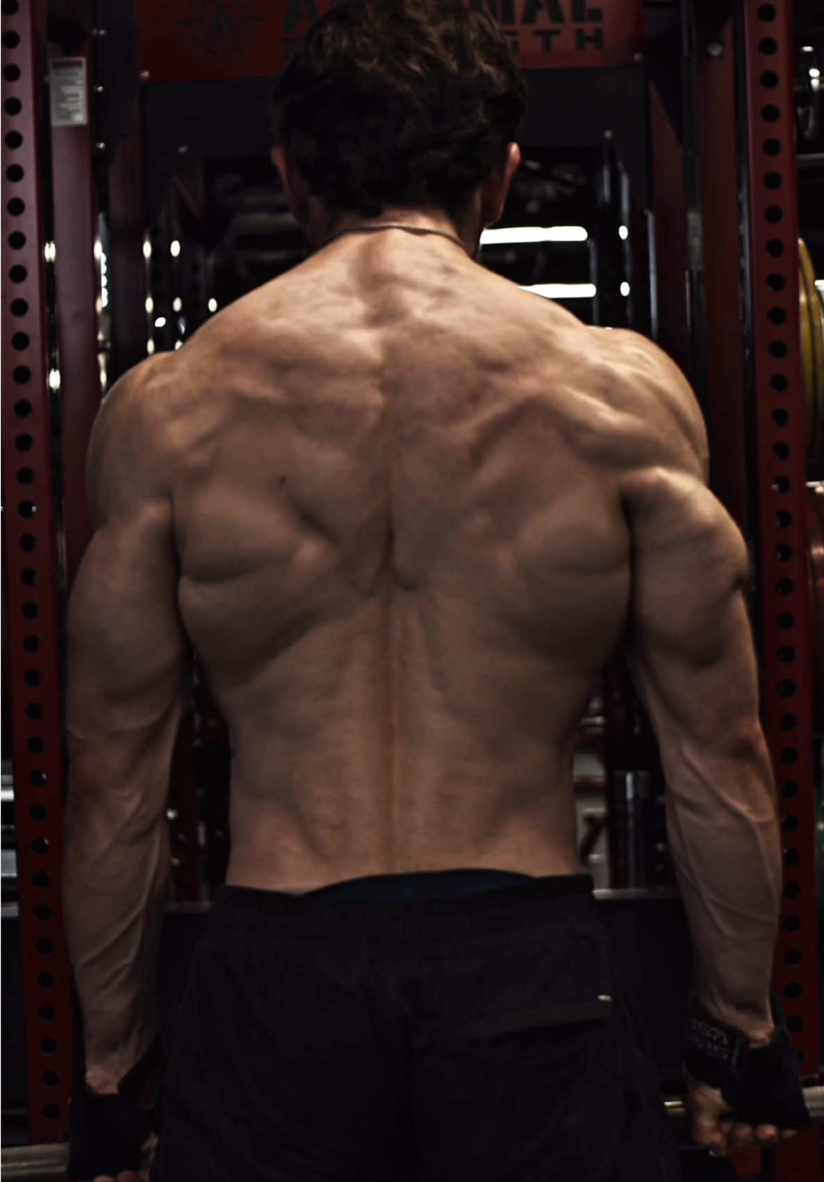 Back is growing. Building up that density. #latworkout #fitnessmotivaton #bodybuilding #backworkout 