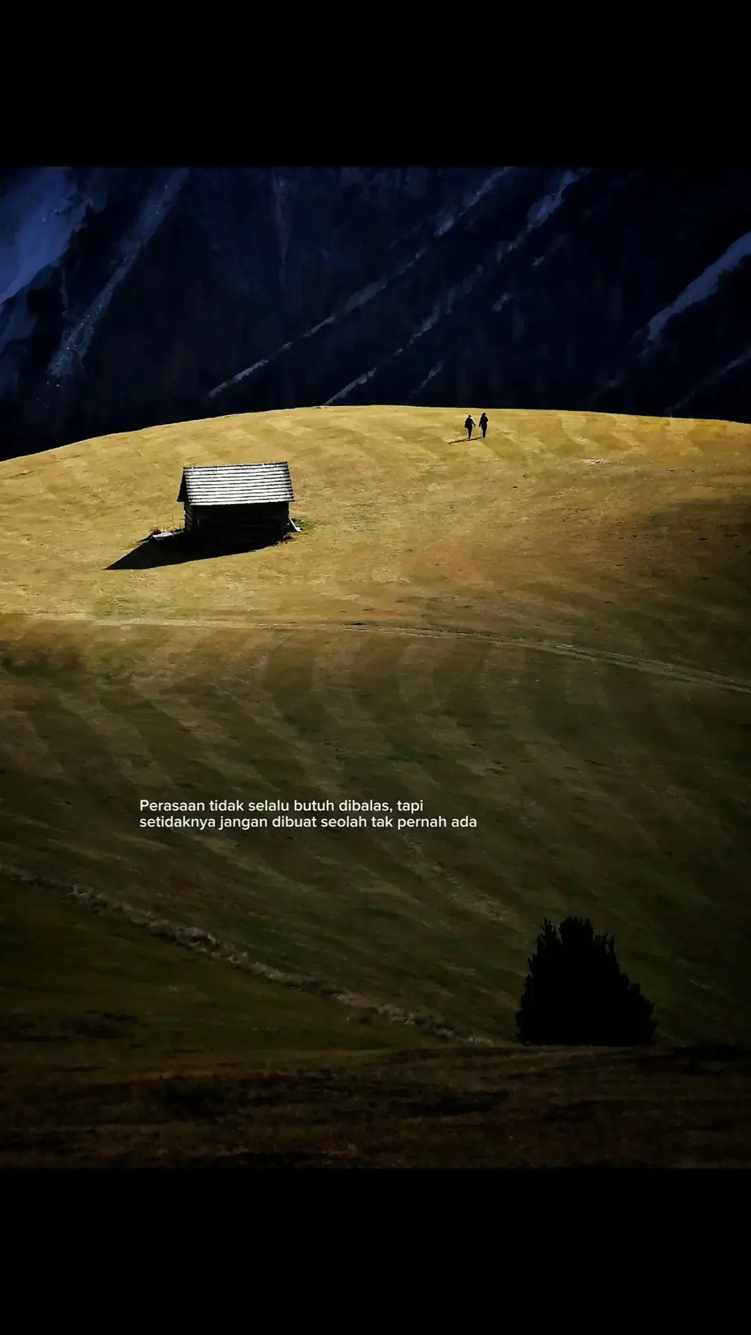 ... Berikut langkah-langkah membuat Mie Ayam Spesial yang sederhana, lengkap, dan mudah diikuti: 📝Bahan Utama 1. Mie Mie telur (mie kuning pipih) secukupnya Sawi hijau Minyak sayur 2. Minyak Ayam (kunci rasa) Kulit ayam secukupnya 3 siung bawang putih (cincang) 2 siung bawang merah (cincang) 1 batang daun bawang (iris) 3. Topping Ayam 300 g daging ayam (potong kecil) 3 siung bawang putih (cincang) 2 siung bawang merah (cincang) 2 sdm kecap manis 1 sdm kecap asin 1 sdm saus tiram ½ sdt lada Garam & gula secukupnya Air secukupnya 4. Kuah Air kaldu ayam Bawang putih geprek Garam, lada, dan daun bawang 📝 LANGKAH-LANGKAH MEMBUAT MIE AYAM SPESIAL 1. Buat Minyak Ayam Panaskan wajan tanpa minyak. Masukkan kulit ayam, masak hingga mengeluarkan minyak. Tambahkan bawang putih, bawang merah, dan daun bawang. Msak sampai wangi & bawang kecokelatan. Saring minyaknya, sisihkan. 2. Masak Topping Ayam Tumis bawang putih dan bawang merah hingga harum. Masukkan potongan ayam, aduk sampai berubah warna. Tambahkan kecap manis, kecap asin, saus tiram, lada, garam, dan gula. Tuang sedikit air, lalu masak hingga bumbu meresap dan kuah menyusut. 3. Siapkan Kuah Rebus air kaldu ayam. Tambahkan bawang putih geprek, garam, lada, dan sedikit daun bawang. Koreksi rasa, biarkan tetap panas. 4. Rebus Mie Didihkan air dalam panci. Rebus mie sampai matang (jangan terlalu lembek). Angkat dan tiriskan. Rebus sawi sebentar, angkat. 5. Meracik Mie Ayam Dalam mangkuk: Masukkan 1–2 sendok minyak ayam. Tambahkan sedikit kecap asin & merica. Masukkan mie yang sudah direbus, aduk hingga merata. Tambahkan topping ayam, sawi, dan taburan bawang goreng bila suka. Hidangkan bersama kuah panas dalam mangkuk terpisah. Semoga Bermanfaat😊#foryoupage #4u #galaubrutal 