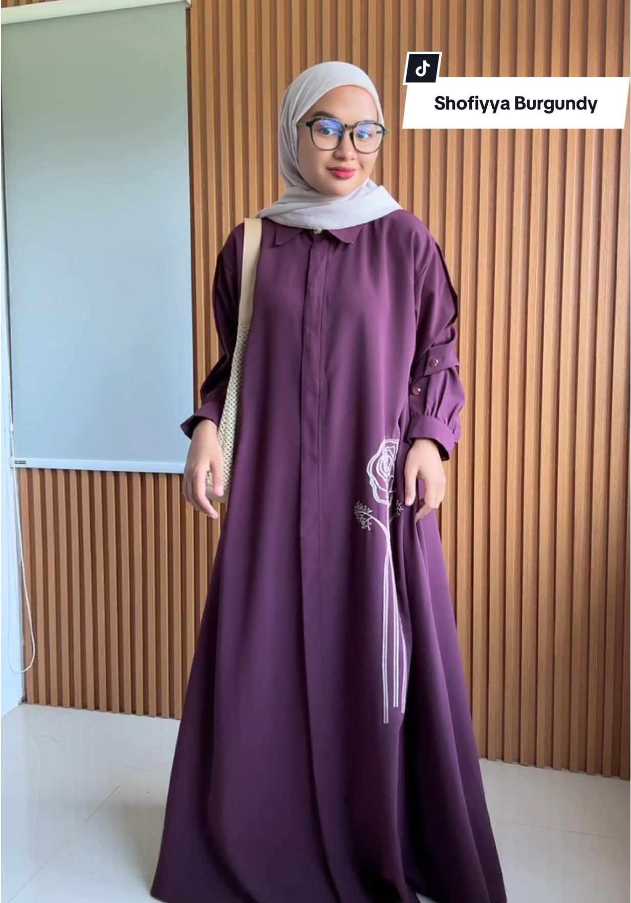 Jangan sampai kehabisan lagii warna Burgundy nyaa 😍🤏 #melisasyari #gamisbordir #ootdgamis #gamisburgundy #gamiskekinian 