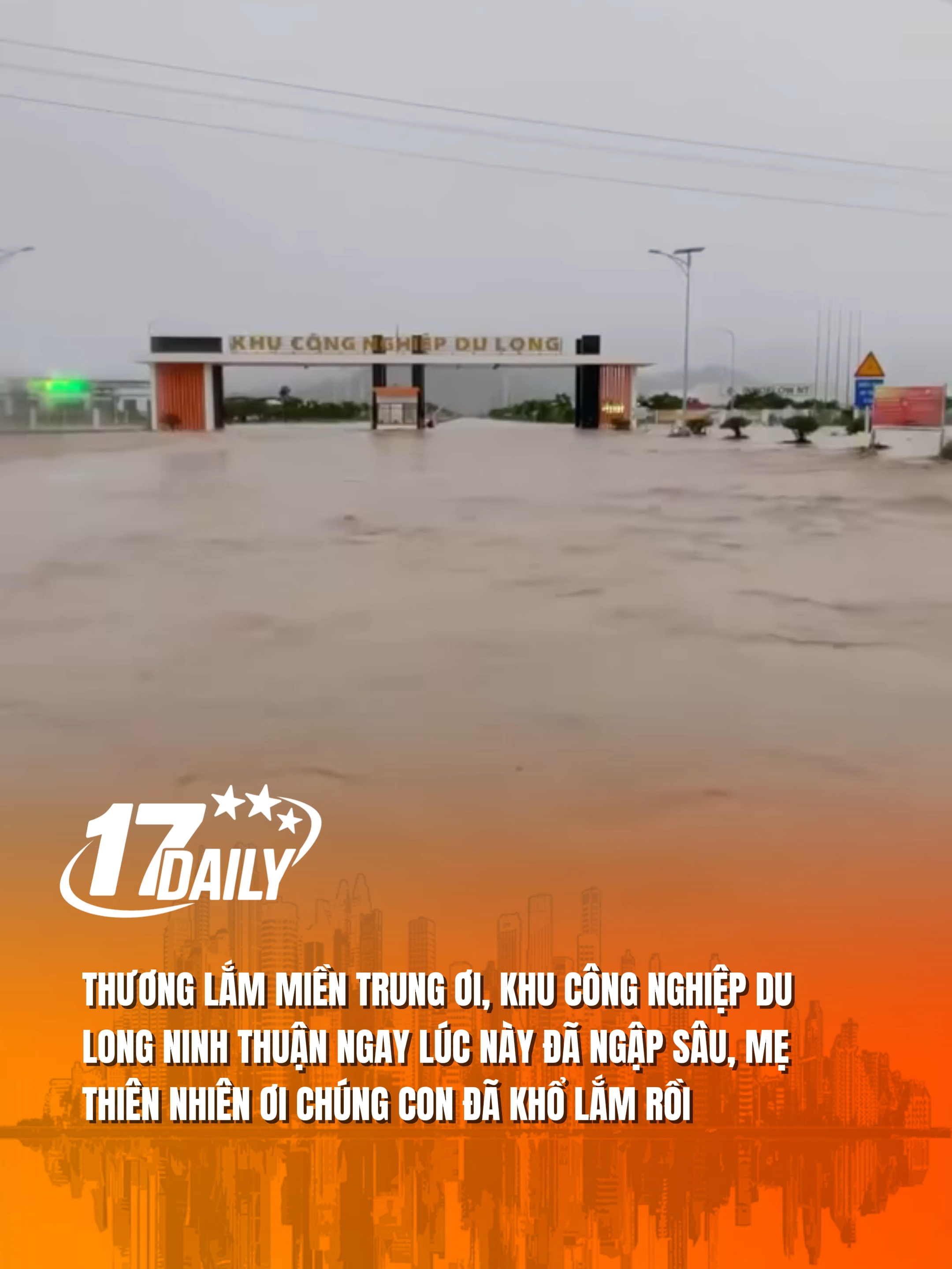 Thương lắm miền trung ơi, khu công nghiệp Du Long Ninh Thuận ngay lúc này đã ngập sâu, mẹ thiên nhiên ơi chúng con đã khổ lắm rồi. #17daily #17network #lũlutmientrung #ninhthuan #lũlụt