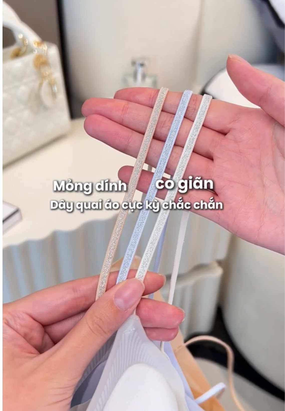 Thế nào là áo lót tàng hình? Để Santony cho mấy bà thấy nha #PIERNo5 #SantonyOfficial #Santony5101 #NoiYHuongHoaTra #xuhuong 