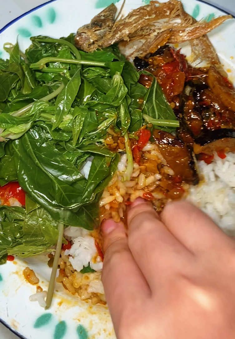 perpaduan yang nikmat sambel jengkol ikan asin sama daun singkong🤩 #masak#mukbang#trendingvideo#fyppppppppppppppppppppppp#fy 