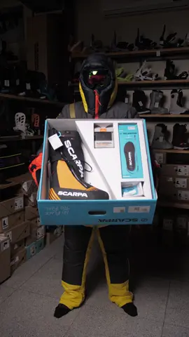 🔥Scarpa Phantom 8000 Thermic Hd - когда пределы существуют только в твоей голове. Первый в мире альпинистский ботинок с встроенным обогревом, созданный для восьмитысячников, арктических экспедиций и самых экстремальных условий. До 16 часов тепла и максимум концентрации на главной цели — вершине⛰️