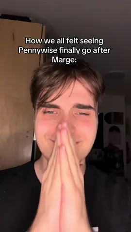 One of the rare times we root for Pennywise 😭 #itwelcometoderry #pennywise #stephenking #reaction #horrortok 