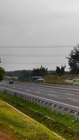 Selamat siang sobat tiktok semuanya👋🤩semoga sehat selalu🤲🤗Vtku sama kota mana aja nie 😁☝👋 BerNostagia lagu lama Nike Ardilla (Duri Terlindung)🎼🤗🥰dan Pesona bus bus Transjawa🤩🤩