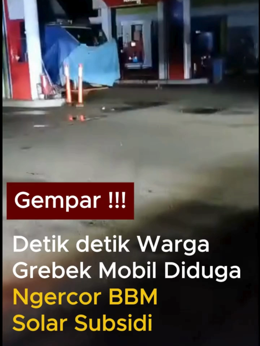 SPBU Sribhawono Digerebek Warga: Diduga Layani Pengecoran Solar Usai Jam Tutup” Ratusan warga Sribhawono memadati SPBU Ir Sutami pada Minggu malam (16/11/2025) setelah mendapati sebuah truk mengisi Solar dalam jumlah besar meski SPBU sudah lewat jam operasional. Warga kesal karena sejak sore diberi tahu bahwa Solar habis, namun malamnya SPBU masih melayani pengisian secara tertutup pakai terpal. Aksi penggerebekan yang terekam video viral itu memicu dugaan kuat adanya praktik pengecoran BBM bersubsidi. Warga menuntut aparat bertindak tegas dan memperketat pengawasan distribusi BBM. #Sribhawono #LampungTimur #SPBUDigerebek #SolarLangka #PengecoranBBM #BBMBersubsidi #Viral #WargaGeram #TindakTegas