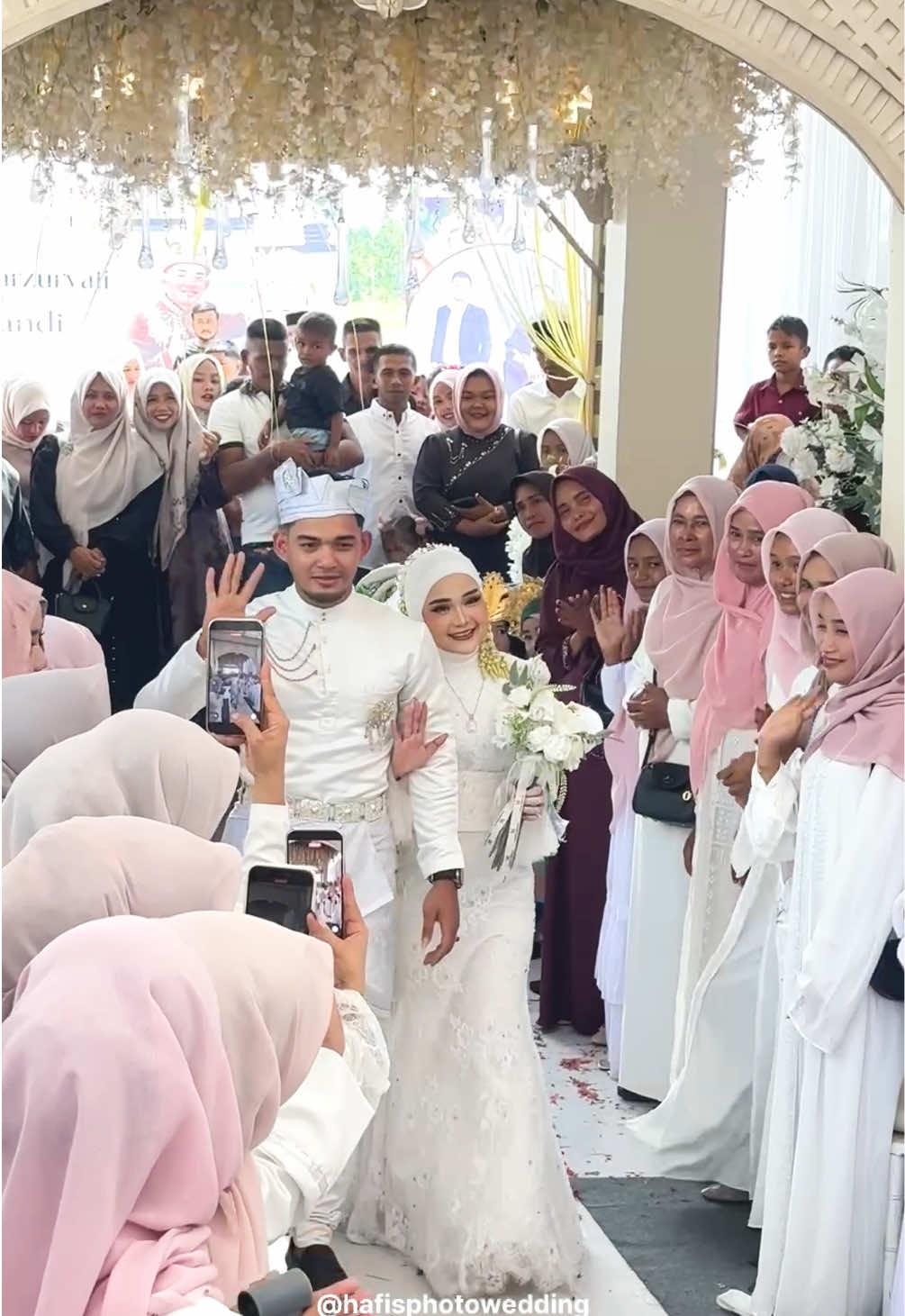 Bts Akad Nikah dek @lenimarzuryatiasli02asli 🤍🤍 #nikahmamamuda #nikahleni #btsnikah #fypシ゚viral #fyppppppppppppppppppppppp #fotograferaceh #preweddinglhokseumawe #btsnikah #darabaroaceh #akadnikah 