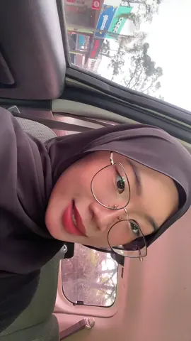 dia bukan aku 🤷🏻‍♀️