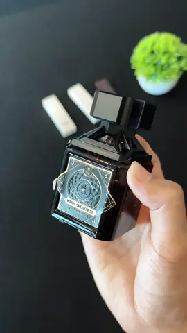 Parfum berkelas warm greatness dengan aromanya yg mewah elegant tahan lama #parfumcowok #warmgreatness #parfumviral #scentplusparfum #fyp 