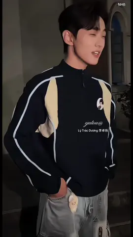 Chồng elm chiều fan cỡ đó, bảo sao fan không quý ảnh cho được 🥰🥰🥰 hát cho fan nghe - tặng kẹo - hello từng người - cúi đầu hẳn 90 độ để cảm ơn fan luôn 🥹🥹 #lýtrácdương #lizhuoyang #李卓扬 #foryou #fyp 