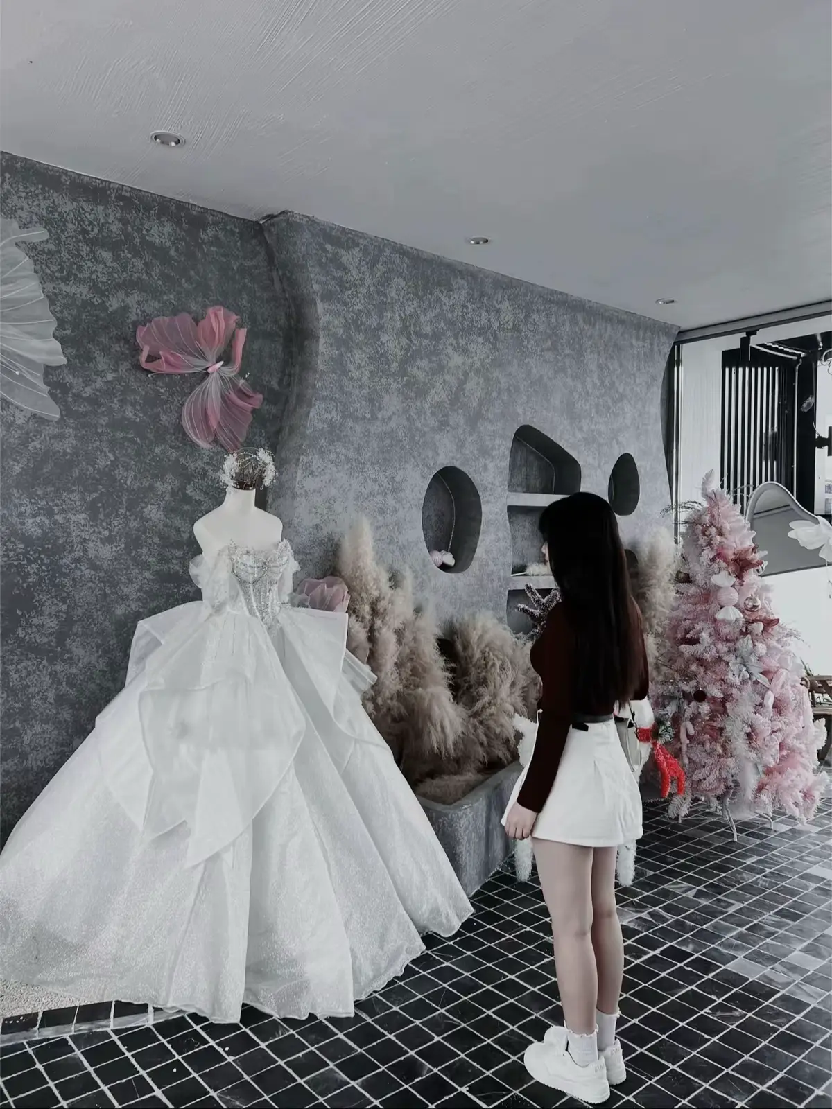 “Cây cao mấy cũng cần có đất Người giỏi mấy cũng cần chỗ dựa lưng Em có lớn cũng là em bé nhỏ Trưởng thành mấy cũng gọn vòng tay 🥰 “ #xuhuongtiktok 