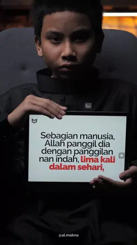 Bahaya-nya Meninggalkan Sholat 5 Waktu,  1️⃣ Dosanya Lebih besar daripada membunuh, mencuri, berzina, dan minum khamr. 2️⃣ Diperselisihkan oleh para ulama satatus keislamannya.  3️⃣ amal baiknya tertolak 4️⃣ Di Ancam akan Masuk Neraka Saqar 5️⃣ Merupakan dosa besar yang paling besar Ibnu Qayyim Al Jauziyah –rahimahullah- mengatakan, ”Kaum muslimin bersepakat bahwa meninggalkan shalat lima waktu dengan sengaja adalah dosa besar yang paling besar dan dosanya lebih besar dari dosa membunuh, merampas harta orang lain, berzina, mencuri, dan minum minuman keras. Orang yang meninggalkannya akan mendapat hukuman dan kemurkaan Allah serta mendapatkan kehinaan di dunia dan akhirat.” (Ash Sholah, hal. 7) —— Jumadil Awal Series | Berbenah Hingga Kematian Tiba ←  @al.makna #MaknaSalaf™ —— ‎بارك الله فيك . . #hijrah #hijrahquote #quotesislami