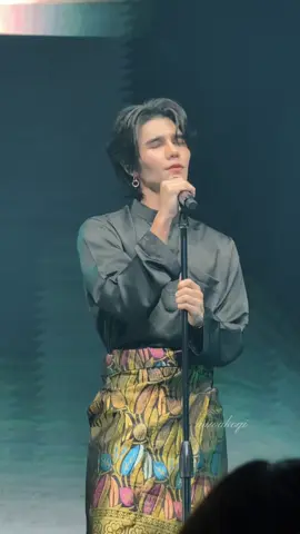 🇲🇾This song is so touchinggg and i almost cry😭😭😭