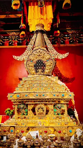 ✨སངས་རྒྱས་ཐམས་ཅད་འདུས་པའི་སྐུ། ། རྡོ་རྗེའི་འཛིན་པའི་ངོ་བོ་ཉིད། ། དཀོན་མཆོག་གསུམ་གྱི་རྩ་བ་སྟེ། ། བླ་མ་རྣམས་ལ་ཕྱག་འཚལ་ལོ། ། ✨一切佛陀匯聚之身， 金剛總持之本體， 三寶根本之所在， 向上師們頂禮致敬。 ✨The embodiment of all Buddhas, The very essence of Vajradhara, You are the root of the Three Jewels; To the lamas, I pay homage. 🙏🏻🙏🏻🙏🏻 #Lama #rinpoche #gurupadmasambhava #creatorsearchinsights  Music created: @Phubzam Bhutan 