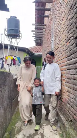 Mimpi punya rumah yang aman nyaman sekarang jadi kenyataan. Ibu bisa masak dengan nyaman bapak bisa instirahat dengan nyenyak dan anak bisa bermain dengan bahagia, rumah ningrat ingin merealisasikan mimpimu menjadi nyata dan hidup menjadi tertata, karena rumah ningrat untuk hidup lebih baik   #rumahningratkuningan #kuningan #mimpiyangnyata #fyp #keluargabahagia