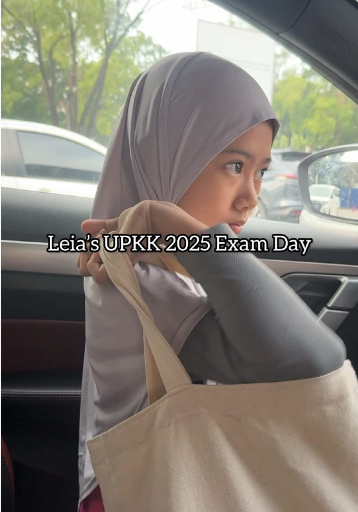 After months of preparation, today is the day. First time Leia sitting in a big exam UPKK. 🥹 Mommy pun nervous and sebak. Semoga Allah permudahkan semuanya untuk anak mommy dan teman seperjuangan untuk menjawab soalan exam UPKK dengan baik dan tepat. Dan semoga semua yang menduduki peperiksaan UPKK mendapat 9A, amin amin yra ❤️
