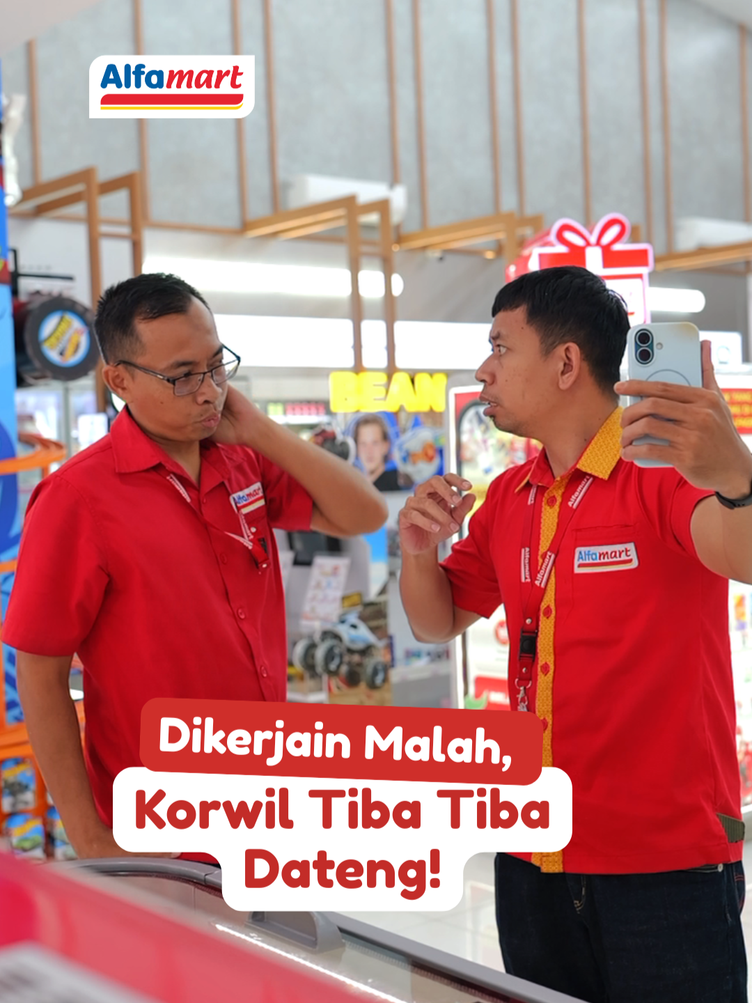 Nah lohh!!! Niat ngerjain malah kena beneran kan😂 Dateng beneran tuh korwilnya ke Toko‼️⁣ ⁣ Periode: 1 November – 15 Desember 2025⁣⁣ ⁣⁣ #Alfamart #Alfagift #BuktiKasihUntukAnda #UndianBerhadiah #BelanjaUntung