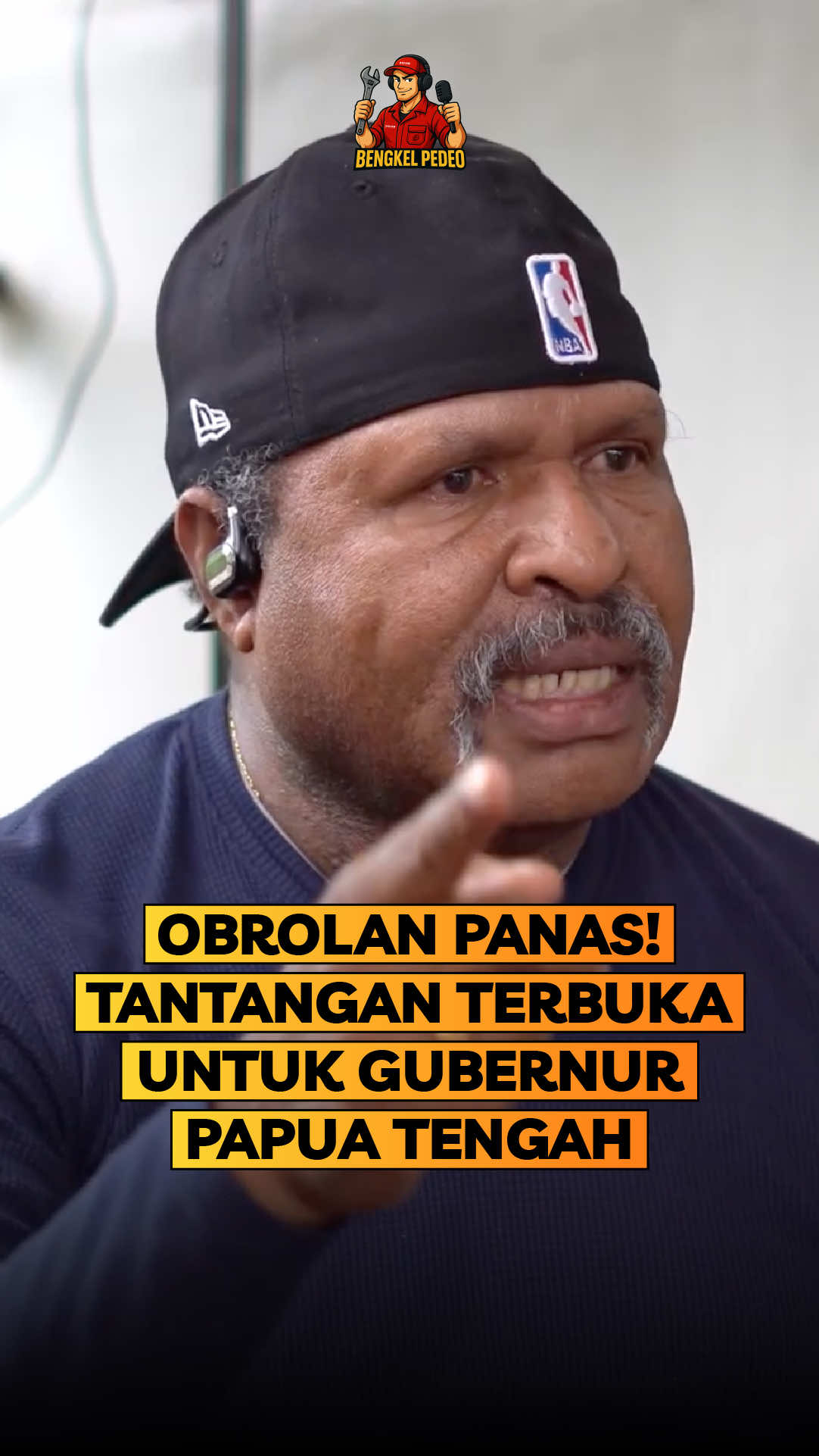 Masyarakat Adat Tsingwarop Tantang Gubernur Papua Tengah Perjuangan masyarakat adat Tsingwarop sebagai pemilik hak atas tanah Ulayat masih belum usai. Mereka menuntut Gubernur Papua Tengah, Meki Fritz Nawipa, agar meregistrasi Perda tentang Pembagian Saham Hasil Divestasi PT Freeport. Kustomer Bengkel, situasi kian memanas saat masyarakat adat menantang secara terbuka Gubernur Papua Tengah. Penasaran? Yuk cek YouTube Pedeo Project 🔥 #freeport #papua #hakasasimanusia #tsingwarop