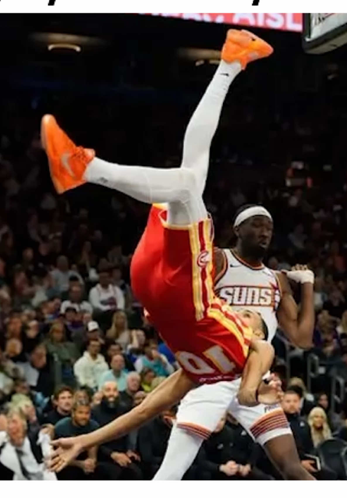 Hawks forward Zaccharie Risacher, landed awkwardly after a dunk and didn’t return after suffering a left hip contusion 😖 #zaccharierisacher #hawks #pain #hurt #viral 