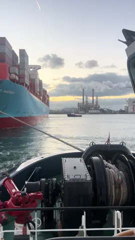 #fyp #sea #viral #tug #tuglife 