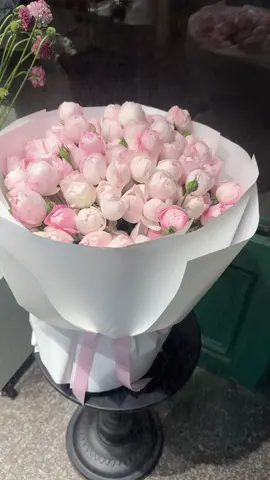 Hồng plume ———————- #hoadep  #tiemhoalongbien  #hoatuoihanoi  #flowers #viral 