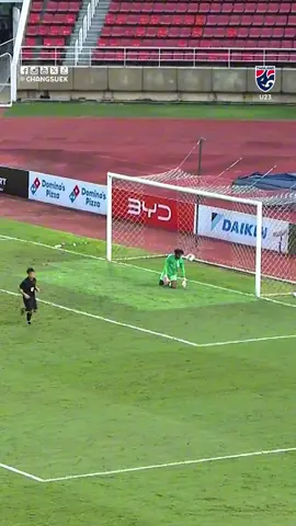 #ChangsuekU23 𝗣𝗮𝗻𝗲𝗻𝗸𝗮 𝗽𝗲𝗻𝗮𝗹𝘁𝘆 ⚽️ ชมกันอีกครั้งกับการยิงจุดโทษแบบเยือกเย็นของ พลเอก มณีกร ในเกมพบกับ อินเดีย 📺ขอบคุณไฮไลท์จาก Truevision #ช้างศึกU23 #ทีมชาติไทยU23 #ฟุตบอลไทย #FIFADay