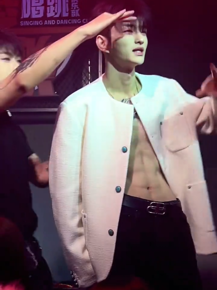 มือๆพี่หวัง🫣😅😁 #Mingo王殿硕 #mingo #Douyin #โต่วอิน #fyp 