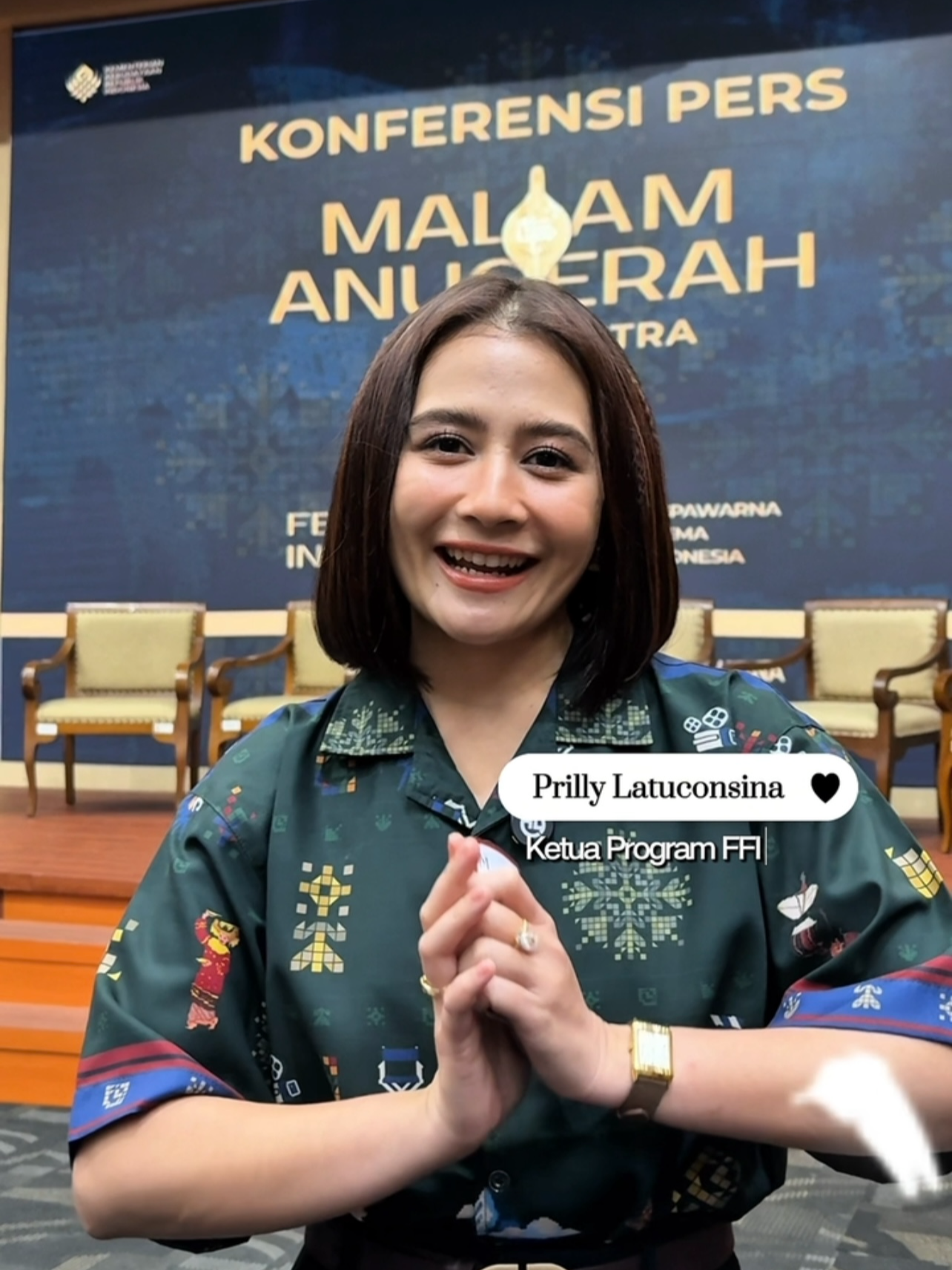 Popcorn Bestie berhasil ngajak Prilly @prillylatuconsina15 main Popcorn Games seputar Festival Film Indonesia nih✨ Btw Petualangan Sherina jadi film yang bikin Prilly jatuh cinta sama dunia film lho!🤩 Stay tune pengumuman pemenang tanggal 20 November di YT Channel @festivalfilmid #FFI #festivalfilmindonesia #prillylatuconsina #petualangansherina #laskarpelangi