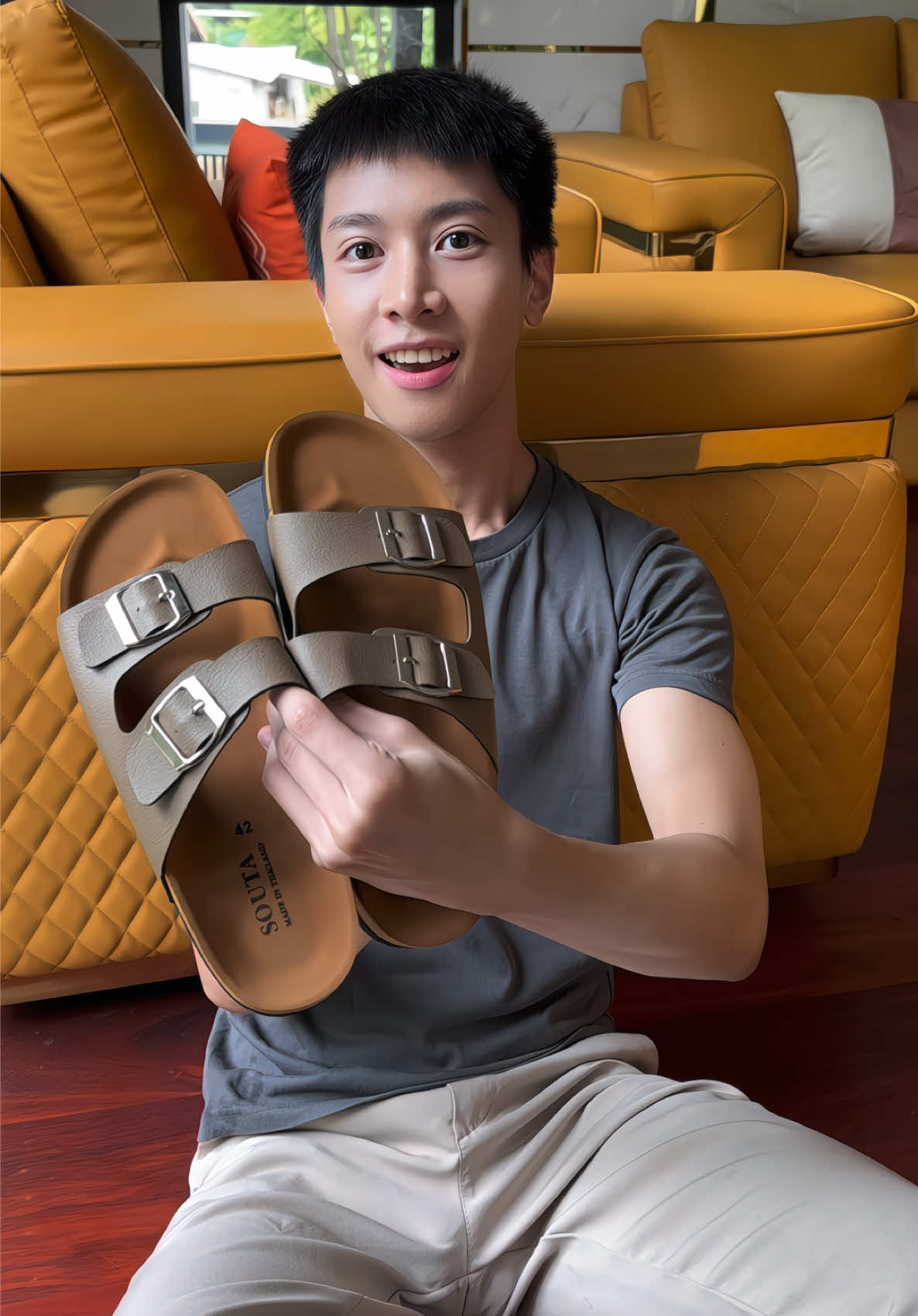 เป็นรองเท้าแตะที่คุณภาพดีมากสวยด้วย 