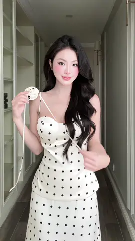 Vậy thì xin anh đừng nhắc bao nhiêu mộng mơ em vỡ tan rồi 🤍