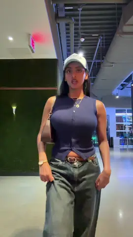 Can’t help but look cute😔