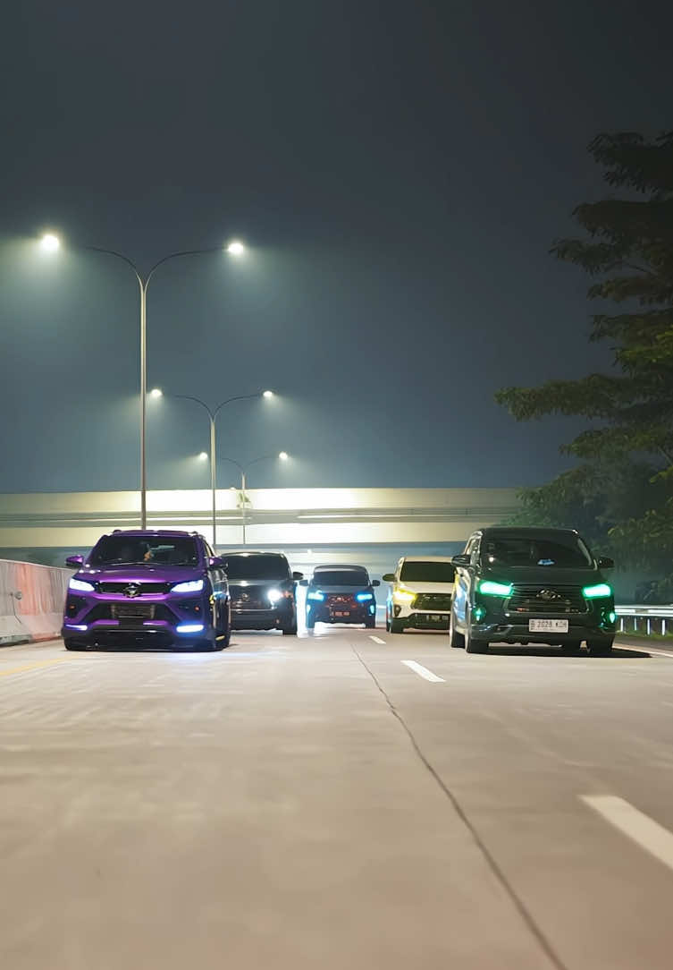 Innova ngawal fortuner🤙🏻 @alaska @2gd.blackhole @YUKI_2GD👻 @2gd_Tomcat @LAND FIEND 