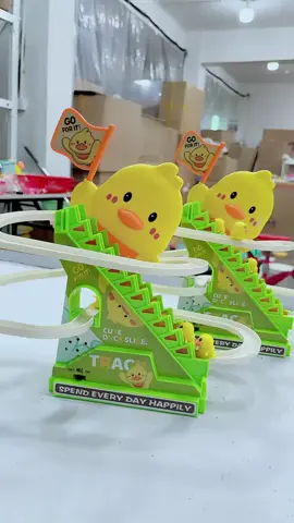 Đồ chơi vịt leo thang cho bé 