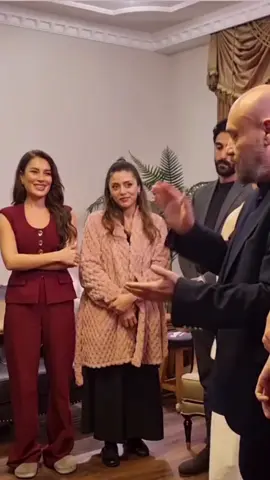 Kızılcık Şerbeti'nden ayrılan Sıla Türkoğlu, Emrah Altıntoprak, Batuhan Bozkurt Yüzgüleç ve Ece İrtem'in ekibe veda ettikleri görüntüler. #kızılcıkşerbeti #kizilcikserbeti #sılatürkoğlu #emrahaltıntoprak #ahmetmümtaztaylan     