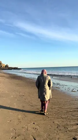 তোমাকে না লেখা চিঠিটা ডাকবাক্সের এক কোণে সাদা খামের না লেখা নাম এঁকেছে তার গানে সেই চিঠি যত লেখা থাকে একা একা সেই গানের না শোনা সুর একা একা আঁকা ছুঁয়ে যায় তবু কখন এসে... যদি বলি সে সবই তোমারই একা চিঠি একা একা গান যদি বলি সে সবই তোমারই একা চিঠি একা একা গান সাইয়া... সাইয়া... সাইয়া... #foryoupageofficiall❤️❤️tiktok #tiktokviral #california #tranding #foryouシ 