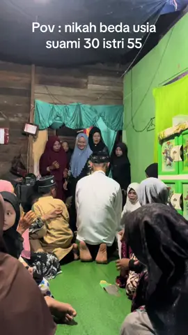 Umur hanya sebuah angka, jika bersamanya kamu bahagia perjuangkan dia🥰 #fyppppppppppppppppppppppp  #fypシ゚  #nikahbedausia #nikahan #nikahsiri 