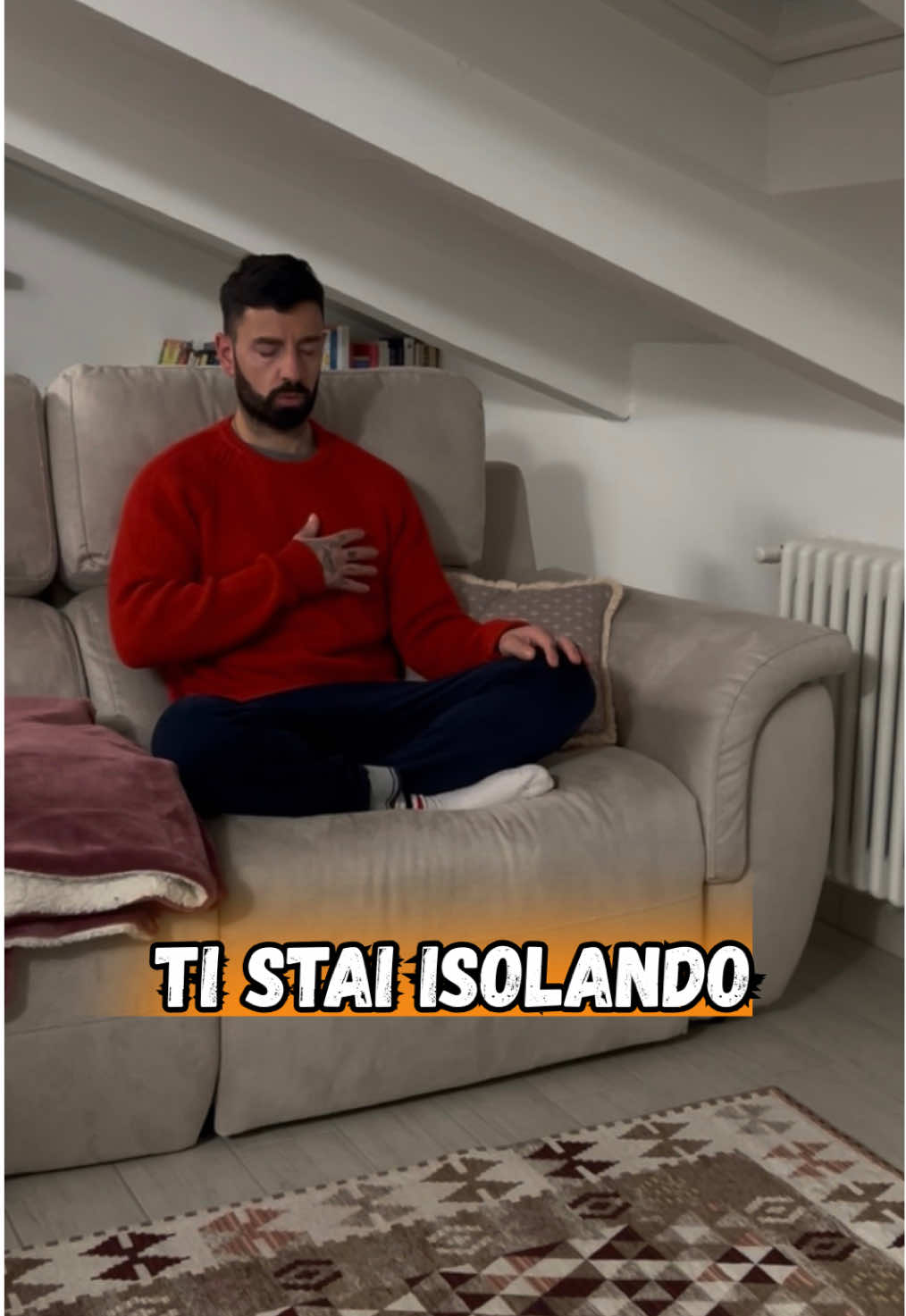 L’ansia ti fa credere che isolarti sia protezione, in realtà è solo una trappola silenziosa. 🧡 Esci, respira, torna tra le persone. Ogni passo fuori è un passo dentro di te 🌿 Scrivi “ci provo” nei commenti se da oggi ricominci 🌅 #ansia #attacchidipanico #gestirelansia #mindfulness #stopanxiety 