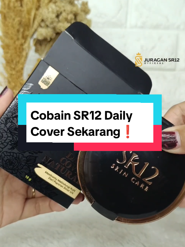 Tenang aja Dear, Daily Cover SR12 solusinya! Terdiri dari 3 shades yang bisa kamu pilih sesuai dengan skin tone kamu! Jadi ga perlu khawatir makeup dempul deh.  Yuk segera miliki produknya 🥰