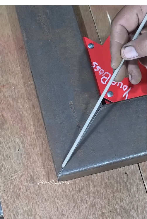 Old welder’s technique of getting a 90 degree angle. - #welding #welder #metalwork #weldinglife #usa 