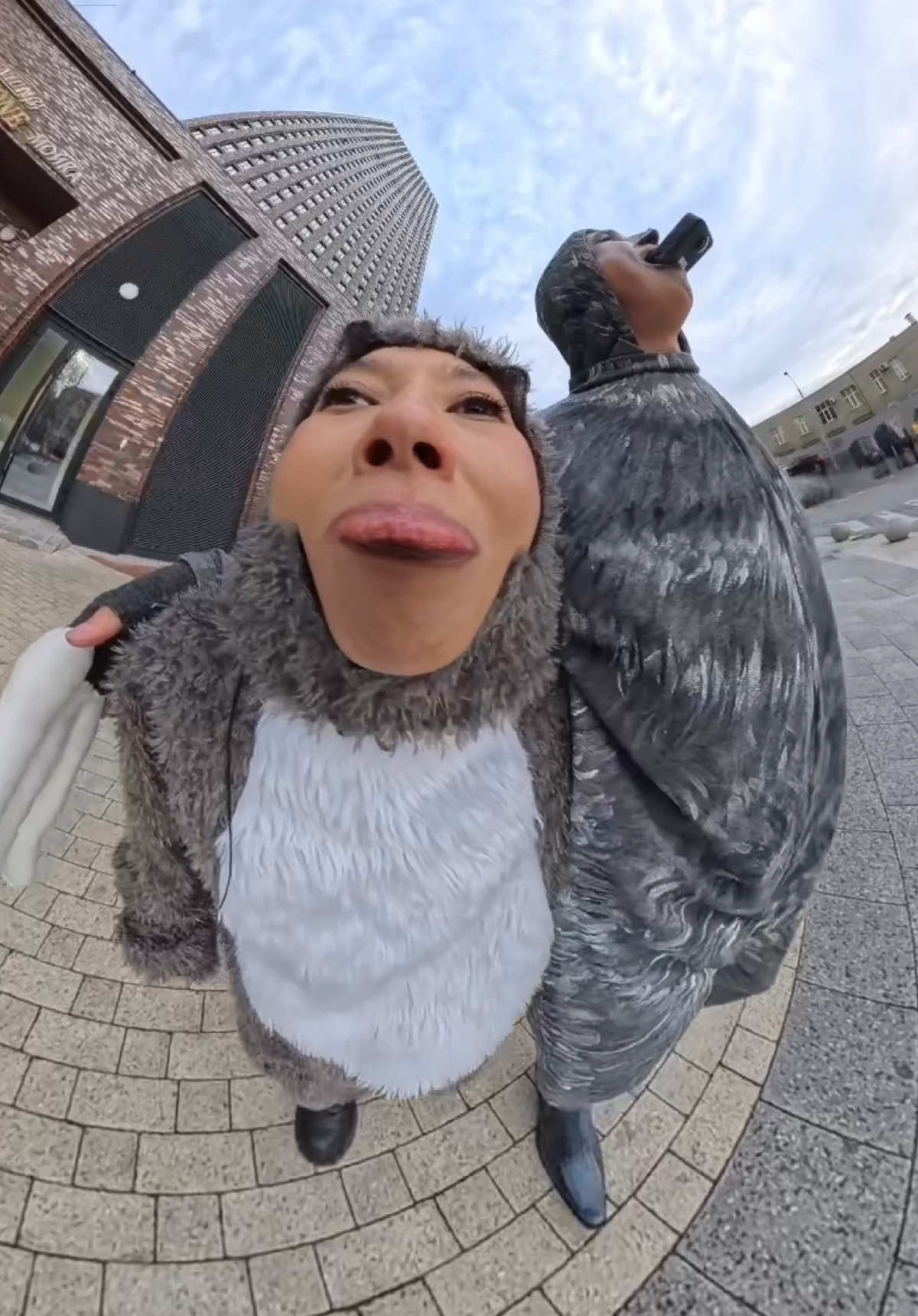 Челлендж вышел из под контроля Теперь нас двое! Смотрите новый выпуск «Еда, друзья и тачки» ссылка в профиле #стиль #юмор #шоу 